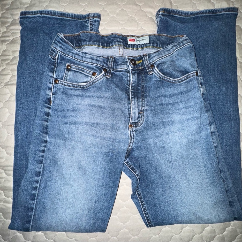 Wrangler Men's Light Blue Relaxed Jeans